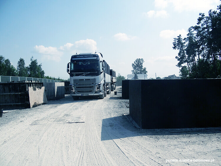 Transport szamb betonowych  w Zagórowie